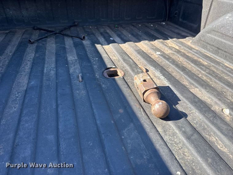 image for item NA9829 2003 GMC Sierra 2500 Crew Cab pickup truck