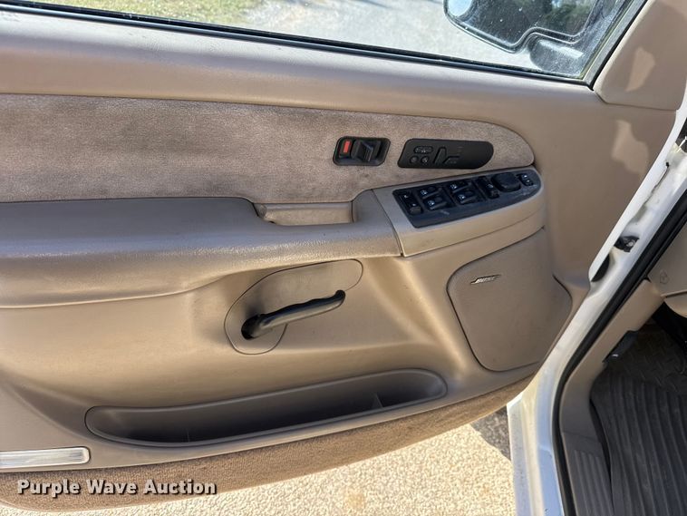 image for item NA9829 2003 GMC Sierra 2500 Crew Cab pickup truck