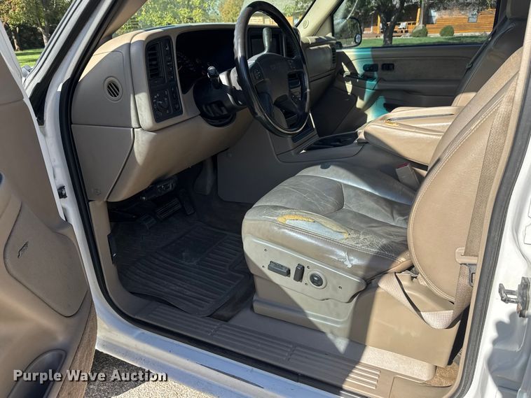 image for item NA9829 2003 GMC Sierra 2500 Crew Cab pickup truck