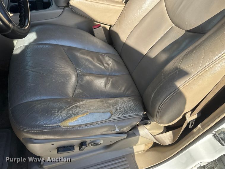 image for item NA9829 2003 GMC Sierra 2500 Crew Cab pickup truck