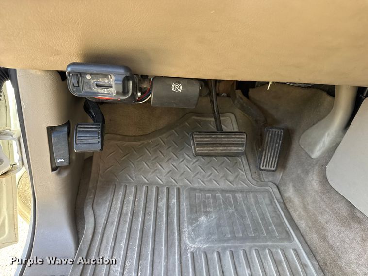 image for item NA9829 2003 GMC Sierra 2500 Crew Cab pickup truck