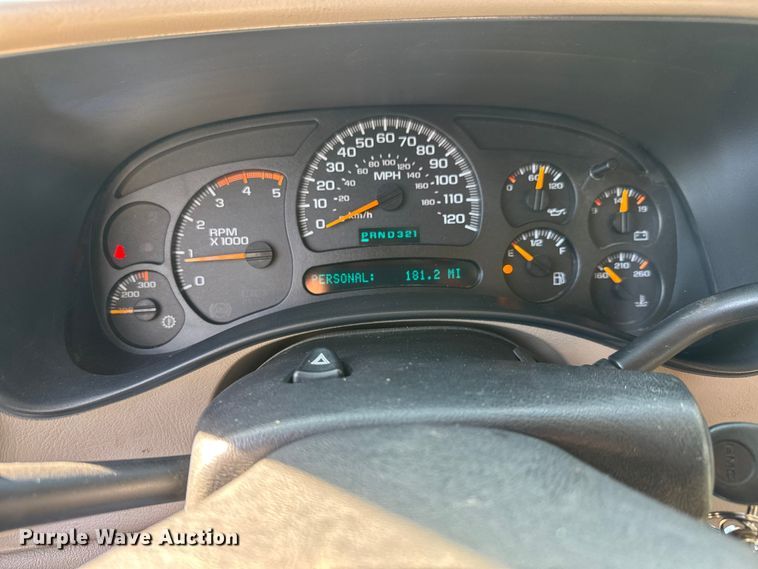 image for item NA9829 2003 GMC Sierra 2500 Crew Cab pickup truck