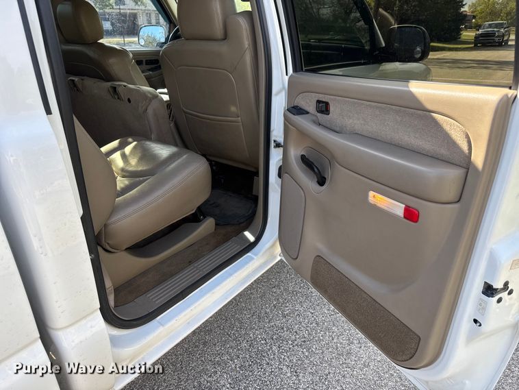 image for item NA9829 2003 GMC Sierra 2500 Crew Cab pickup truck