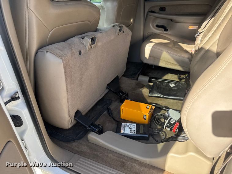 image for item NA9829 2003 GMC Sierra 2500 Crew Cab pickup truck