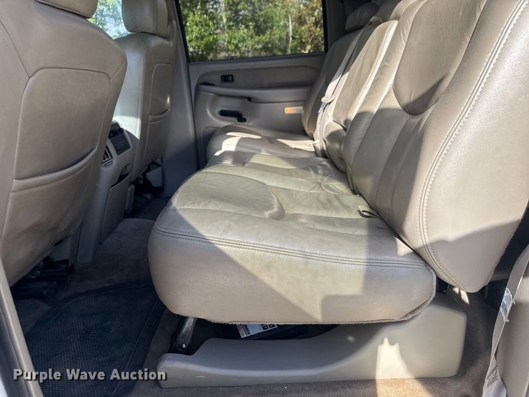 image for item NA9829 2003 GMC Sierra 2500 Crew Cab pickup truck