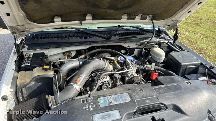 image for item NA9829 2003 GMC Sierra 2500 Crew Cab pickup truck