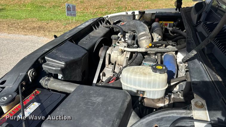 image for item NA9829 2003 GMC Sierra 2500 Crew Cab pickup truck