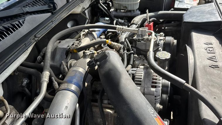 image for item NA9829 2003 GMC Sierra 2500 Crew Cab pickup truck