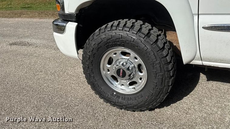 image for item NA9829 2003 GMC Sierra 2500 Crew Cab pickup truck