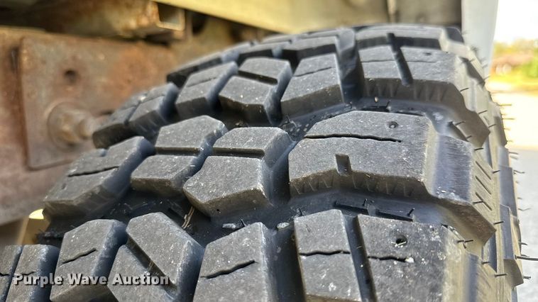 image for item NA9829 2003 GMC Sierra 2500 Crew Cab pickup truck