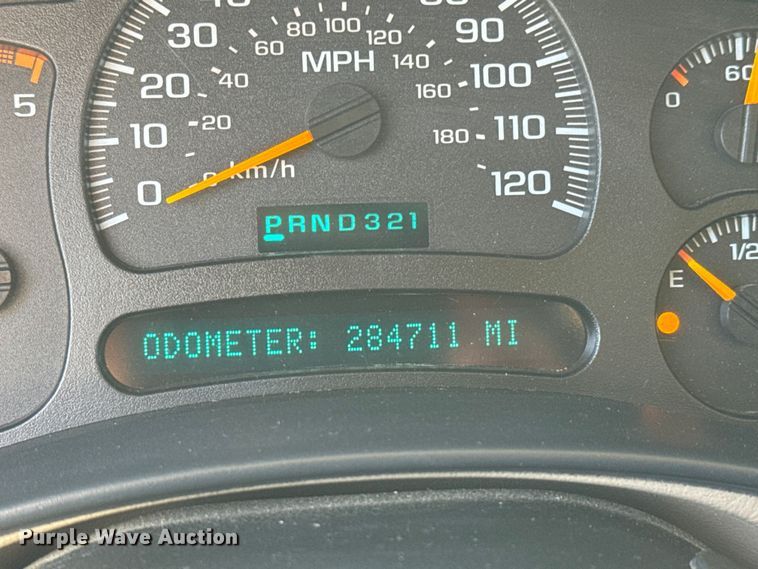 image for item NA9829 2003 GMC Sierra 2500 Crew Cab pickup truck