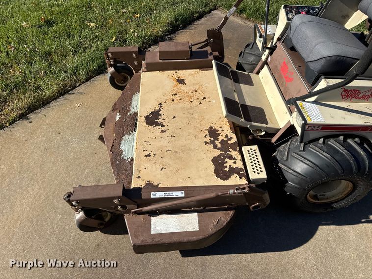 image for item NA9858 Grasshopper 725 ZTR lawn mower