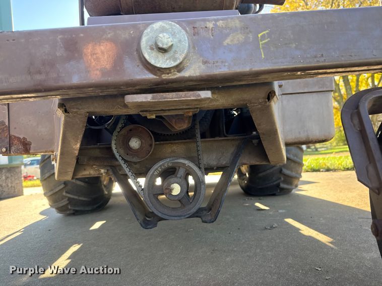 image for item NA9858 Grasshopper 725 ZTR lawn mower