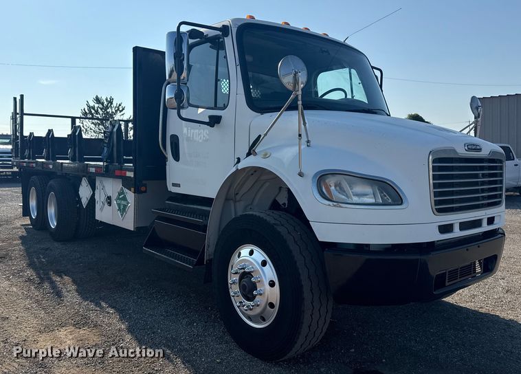 image for item NU9621 2011 Freightliner Business Class M2 flatbed truck