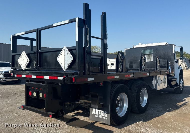 image for item NU9621 2011 Freightliner Business Class M2 flatbed truck