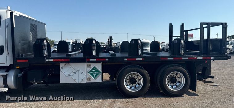 image for item NU9621 2011 Freightliner Business Class M2 flatbed truck