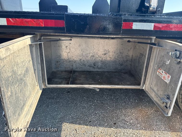 image for item NU9621 2011 Freightliner Business Class M2 flatbed truck