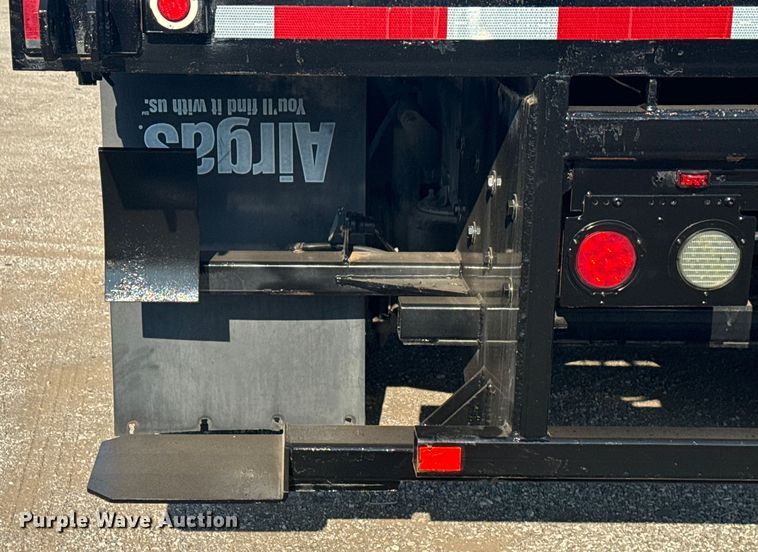 image for item NU9621 2011 Freightliner Business Class M2 flatbed truck