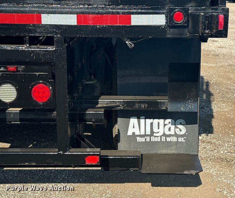 image for item NU9621 2011 Freightliner Business Class M2 flatbed truck