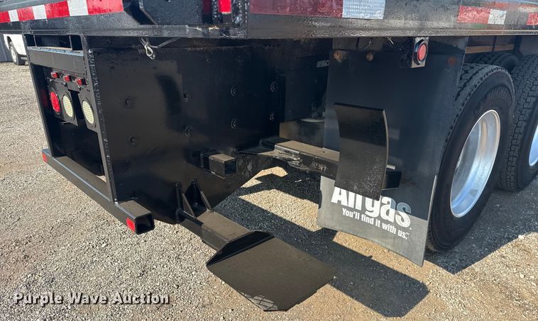 image for item NU9621 2011 Freightliner Business Class M2 flatbed truck