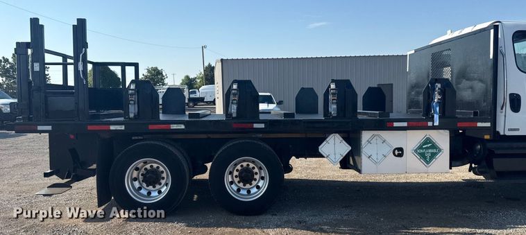 image for item NU9621 2011 Freightliner Business Class M2 flatbed truck