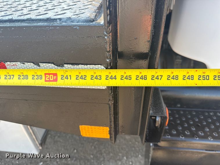 image for item NU9621 2011 Freightliner Business Class M2 flatbed truck