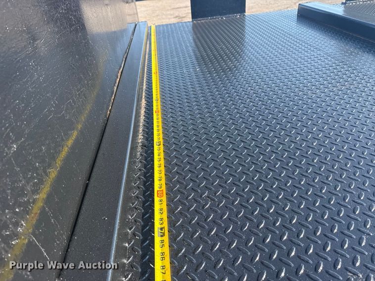 image for item NU9621 2011 Freightliner Business Class M2 flatbed truck