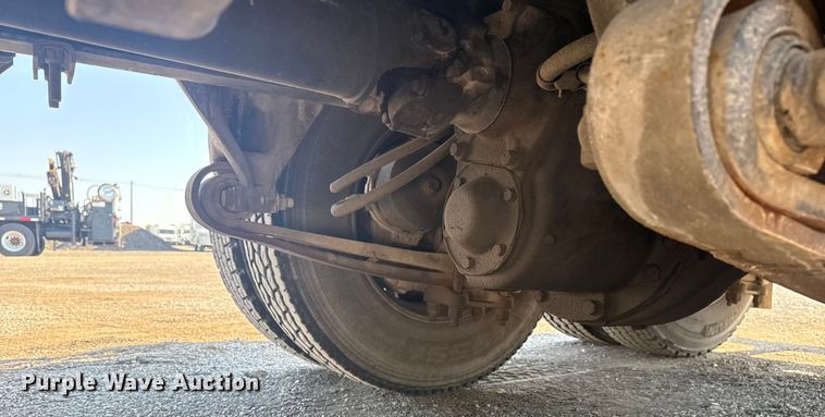 image for item NU9621 2011 Freightliner Business Class M2 flatbed truck