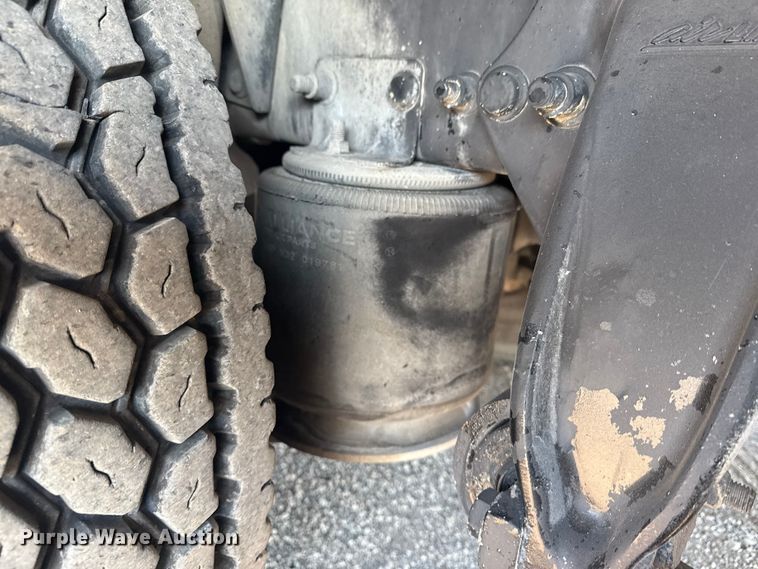 image for item NU9621 2011 Freightliner Business Class M2 flatbed truck