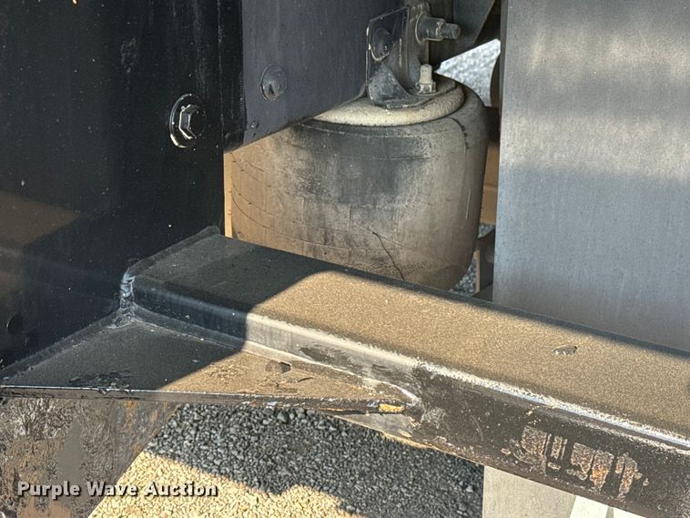 image for item NU9621 2011 Freightliner Business Class M2 flatbed truck