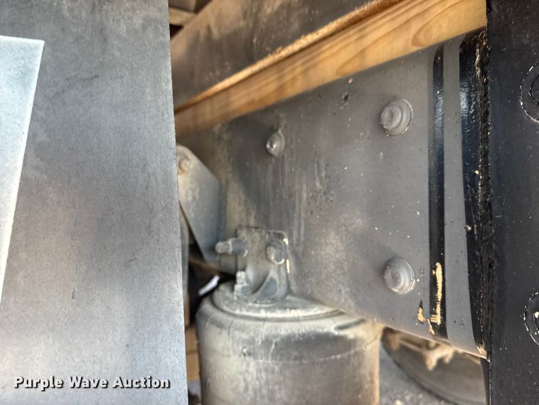 image for item NU9621 2011 Freightliner Business Class M2 flatbed truck