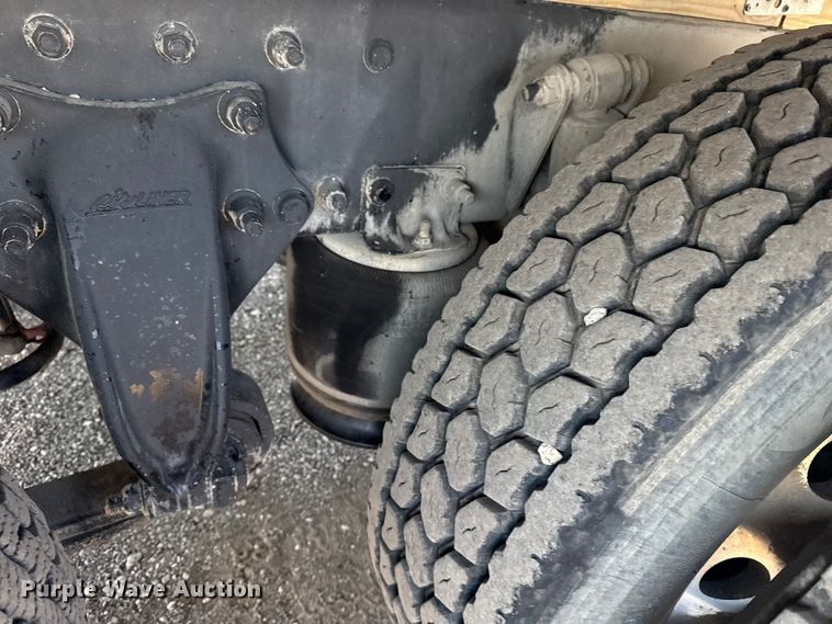 image for item NU9621 2011 Freightliner Business Class M2 flatbed truck