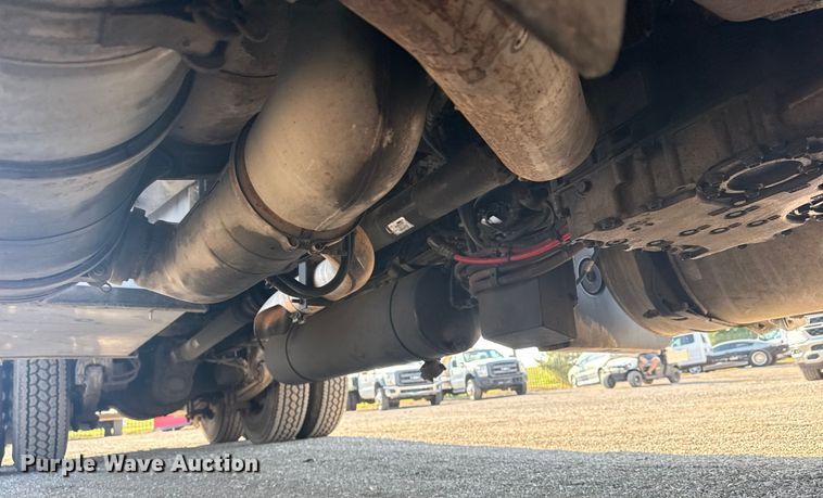 image for item NU9621 2011 Freightliner Business Class M2 flatbed truck