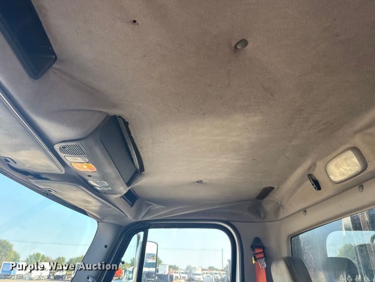 image for item NU9621 2011 Freightliner Business Class M2 flatbed truck