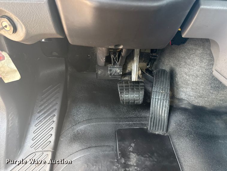 image for item NU9621 2011 Freightliner Business Class M2 flatbed truck