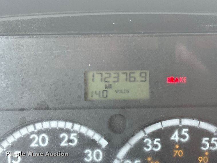 image for item NU9621 2011 Freightliner Business Class M2 flatbed truck