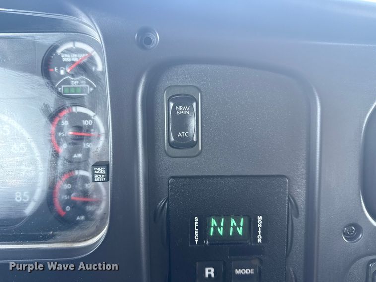 image for item NU9621 2011 Freightliner Business Class M2 flatbed truck