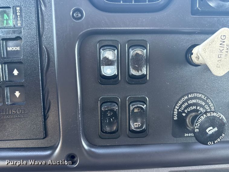 image for item NU9621 2011 Freightliner Business Class M2 flatbed truck