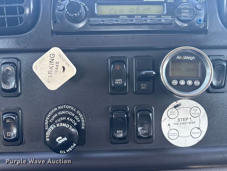 image for item NU9621 2011 Freightliner Business Class M2 flatbed truck