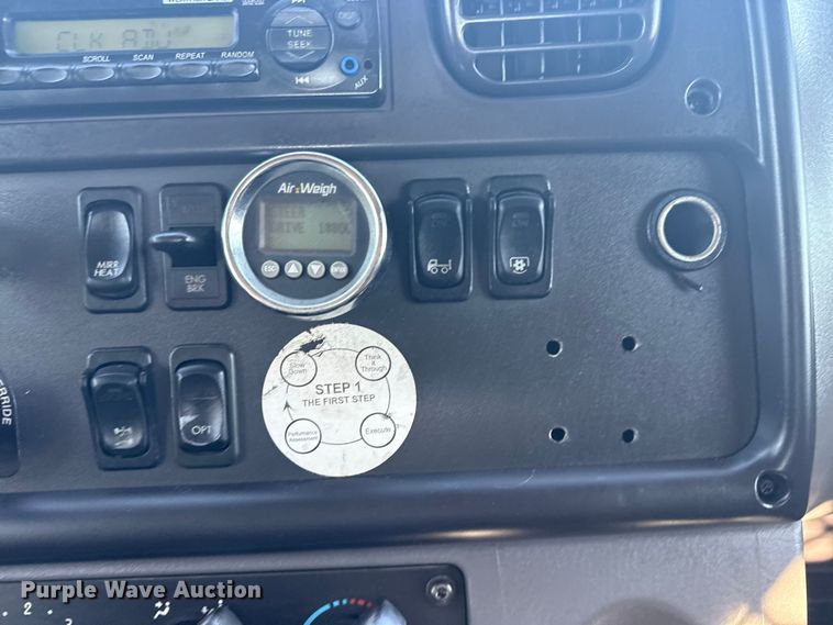 image for item NU9621 2011 Freightliner Business Class M2 flatbed truck