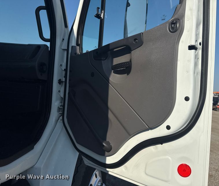 image for item NU9621 2011 Freightliner Business Class M2 flatbed truck