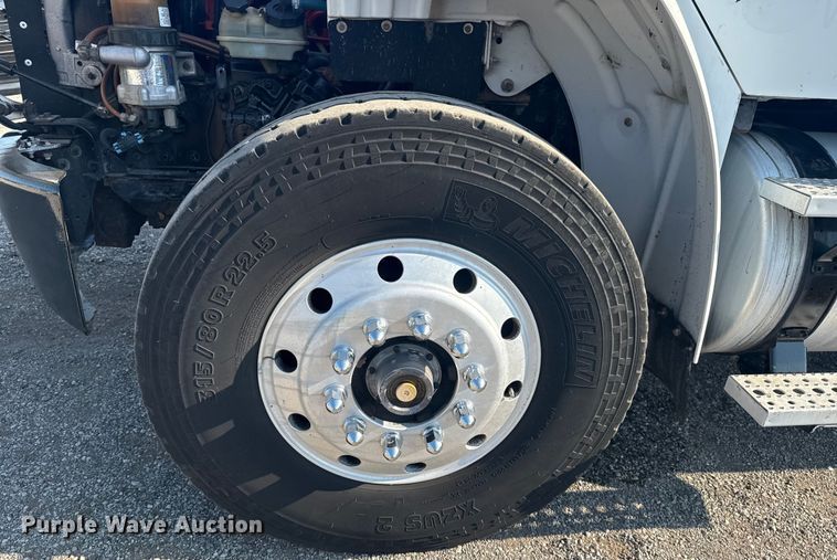 image for item NU9621 2011 Freightliner Business Class M2 flatbed truck