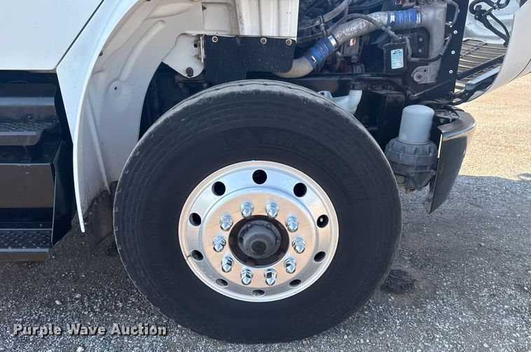 image for item NU9621 2011 Freightliner Business Class M2 flatbed truck