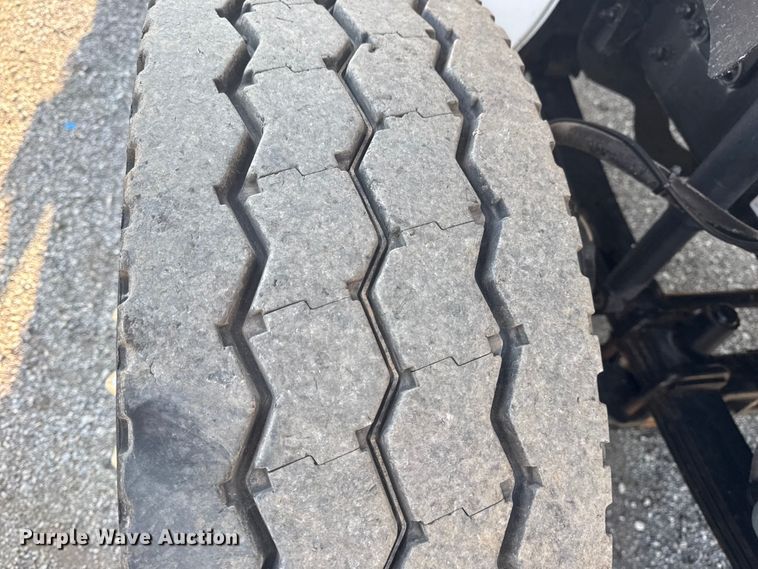 image for item NU9621 2011 Freightliner Business Class M2 flatbed truck