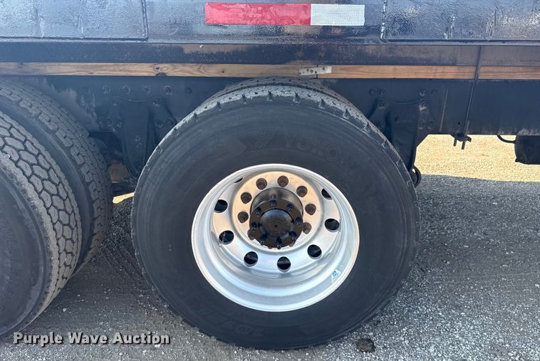 image for item NU9621 2011 Freightliner Business Class M2 flatbed truck