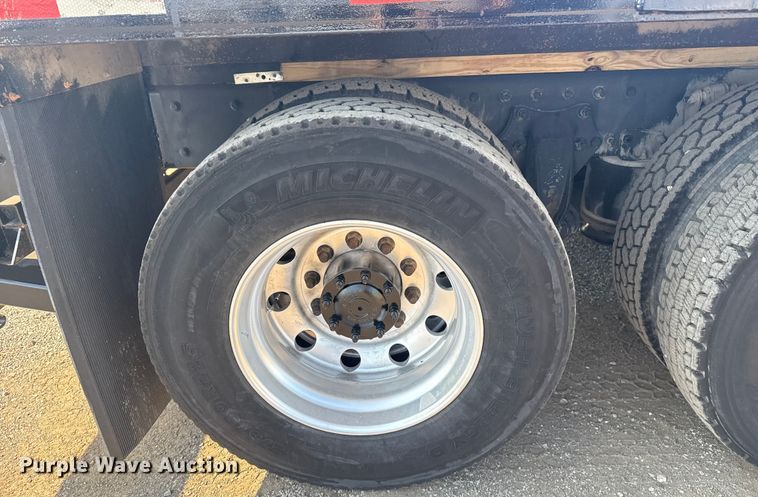 image for item NU9621 2011 Freightliner Business Class M2 flatbed truck