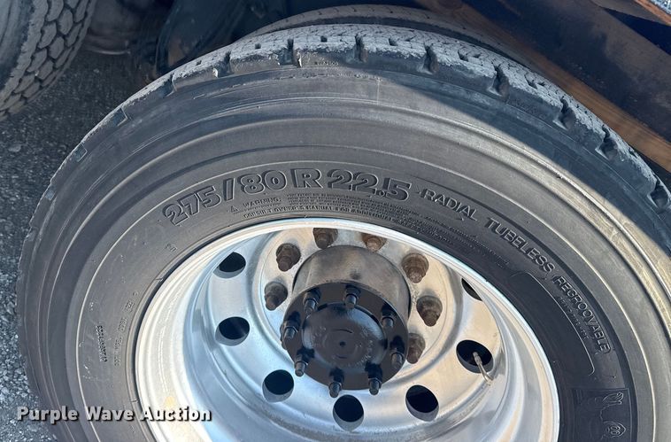 image for item NU9621 2011 Freightliner Business Class M2 flatbed truck