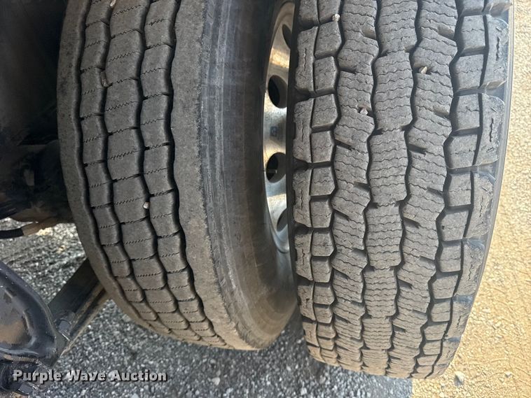 image for item NU9621 2011 Freightliner Business Class M2 flatbed truck