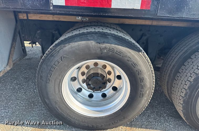 image for item NU9621 2011 Freightliner Business Class M2 flatbed truck