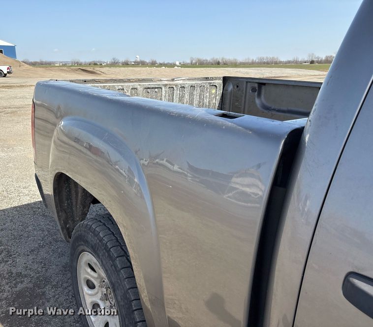 image for item OB9457 2007 GMC Sierra 1500 Crew Cab pickup truck